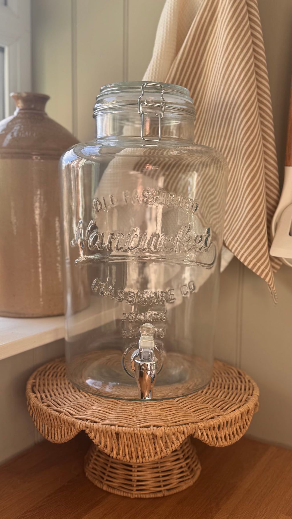 Glass Drinks Dispenser With Tap