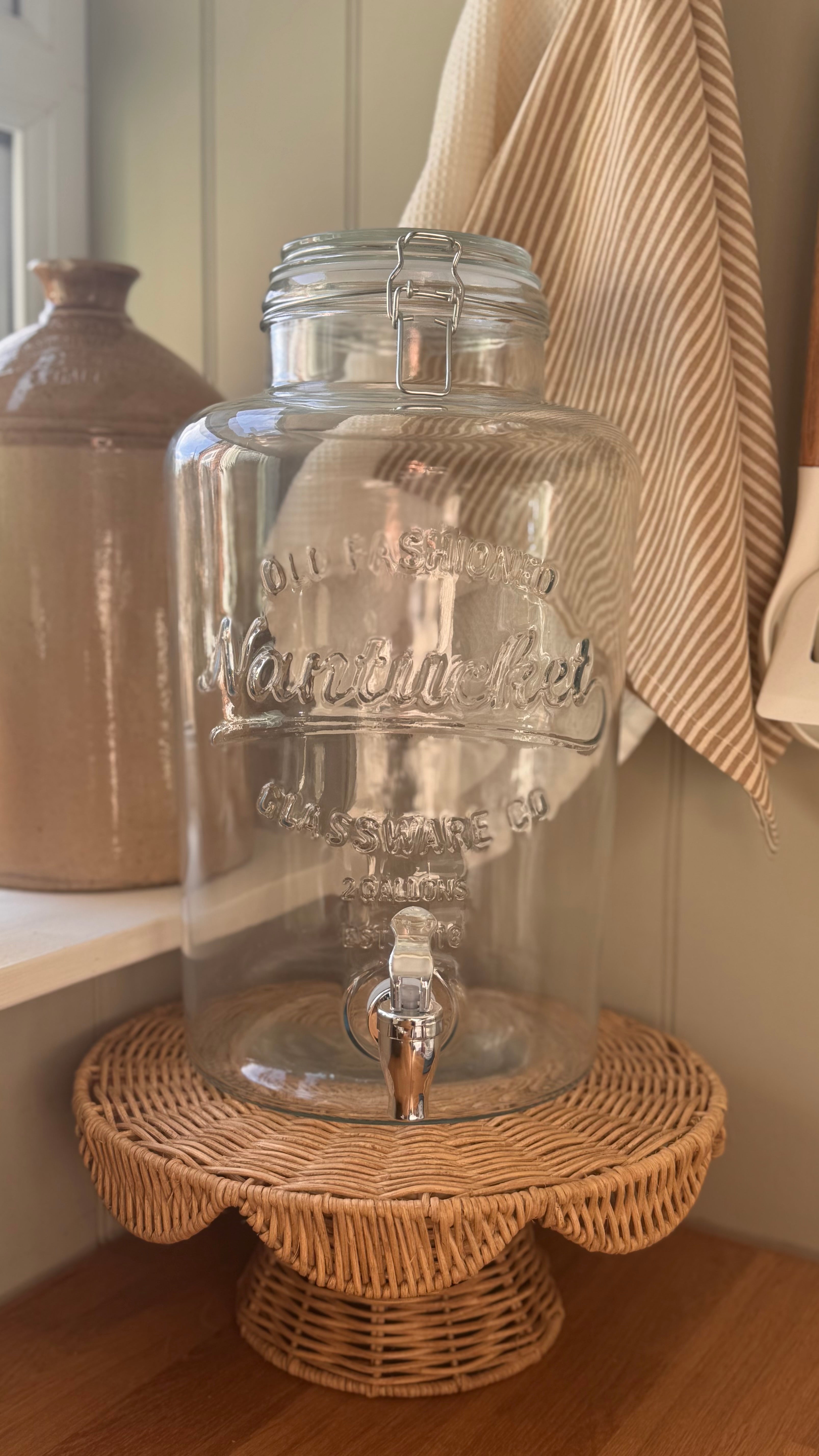 Glass Drinks Dispenser With Tap